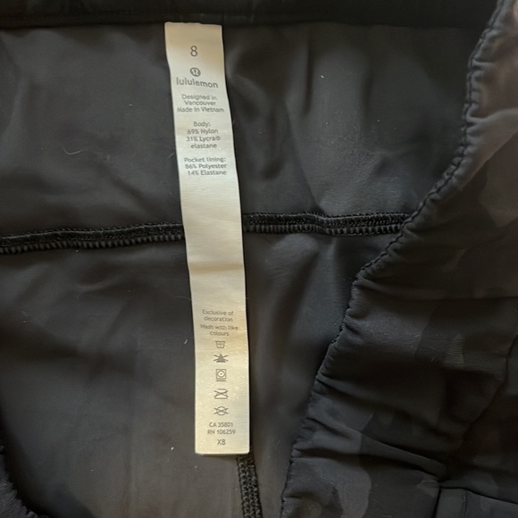 Lululemon Cropped Jersey Joggers Black Camo Size 8 BNWT - Picture 2 of 3